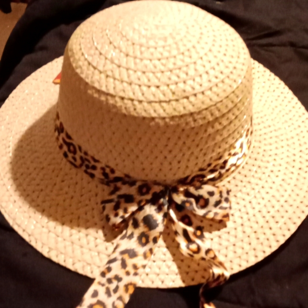 Ladies straw hat